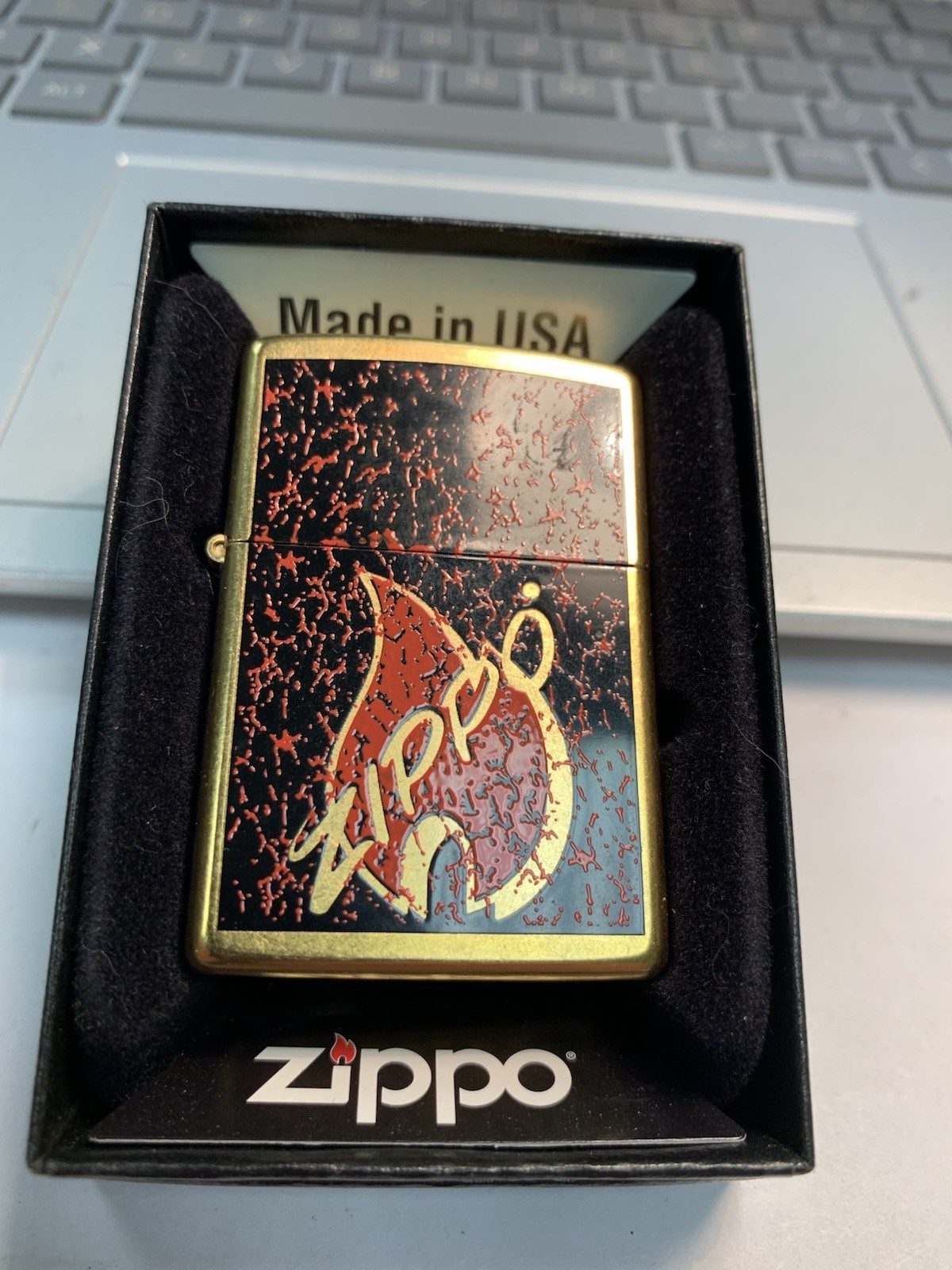 2008 Zippo Retro Flame Gold Dust Street Finish Lighter Sealed in Box