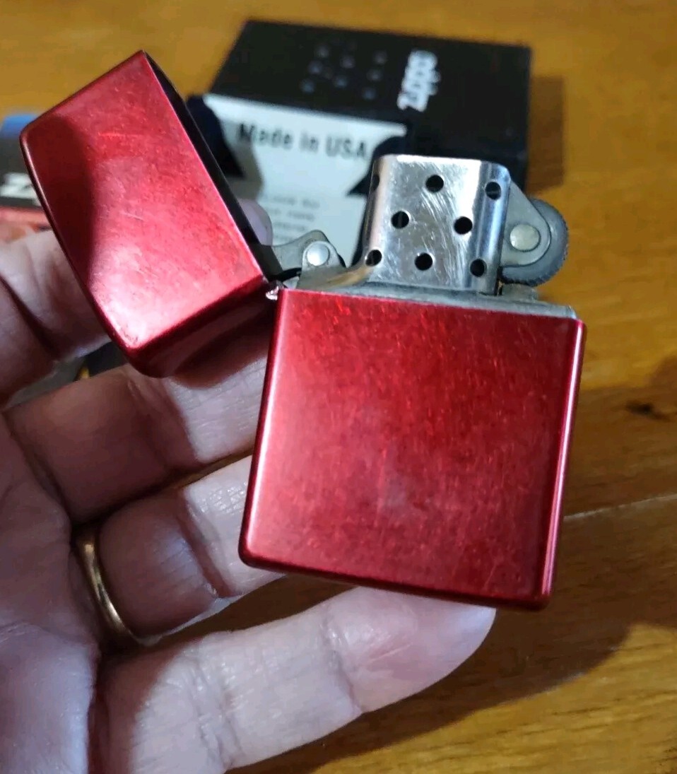 2010 Zippo Windproof Lighter Classic Candy Apple Red w/ 6 Count Flints SEE VIDEO