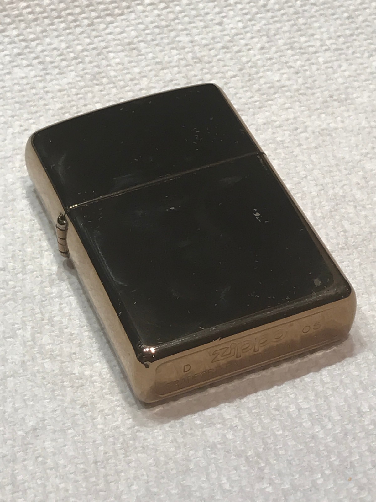 CLASSIC GOLD TONE ZIPPO LIGHTER MADE IN BRADFORD,PA. U.S.A. THE CODE IS D 05