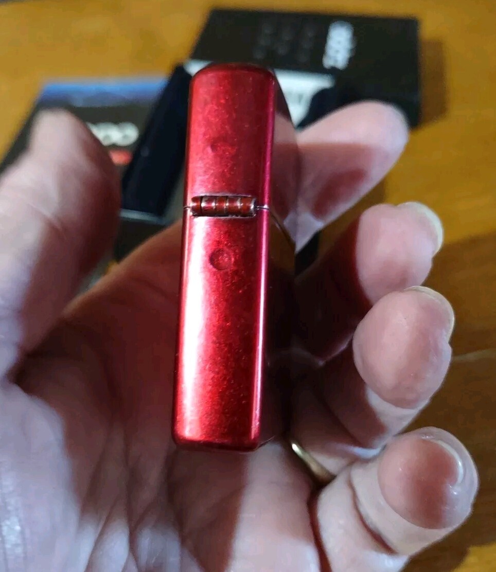 2010 Zippo Windproof Lighter Classic Candy Apple Red w/ 6 Count Flints SEE VIDEO