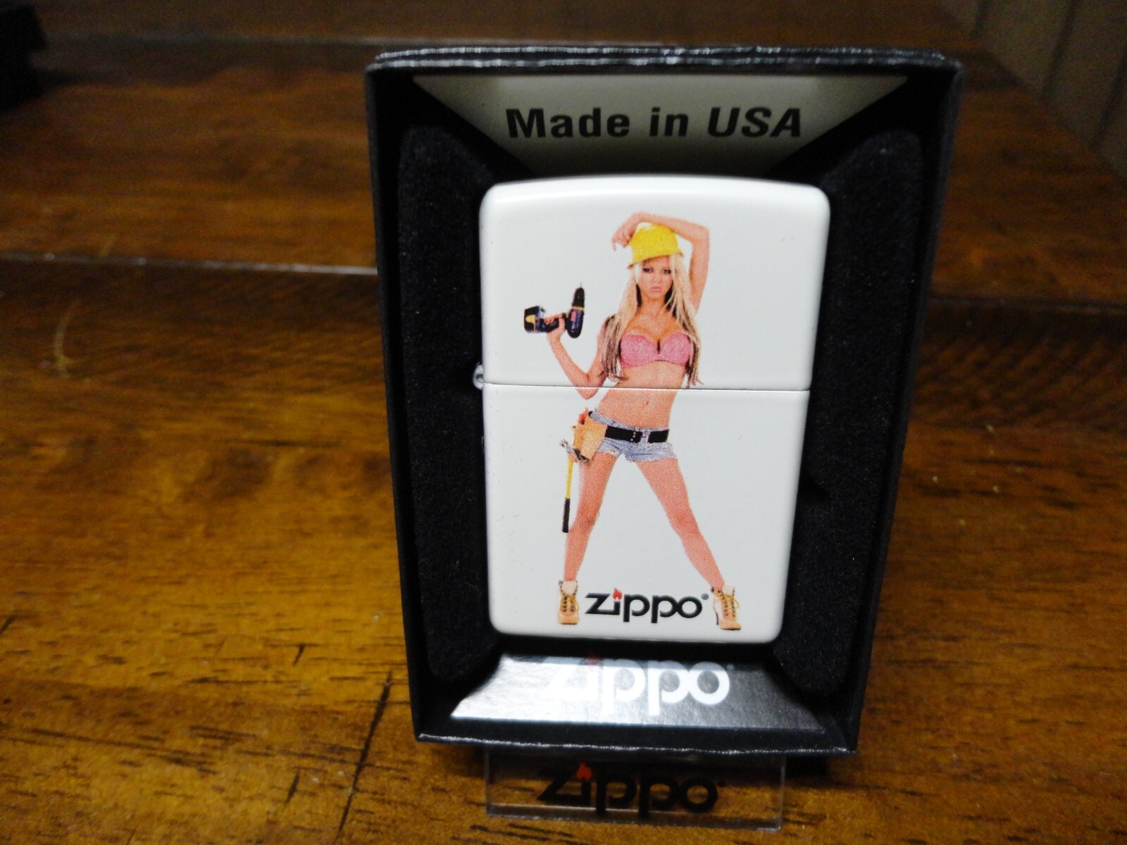 CONSTRUCTION PINUP GIRL HARD HAT HAMMER SCREW GUN ZIPPO LIGHTER MINT IN BOX