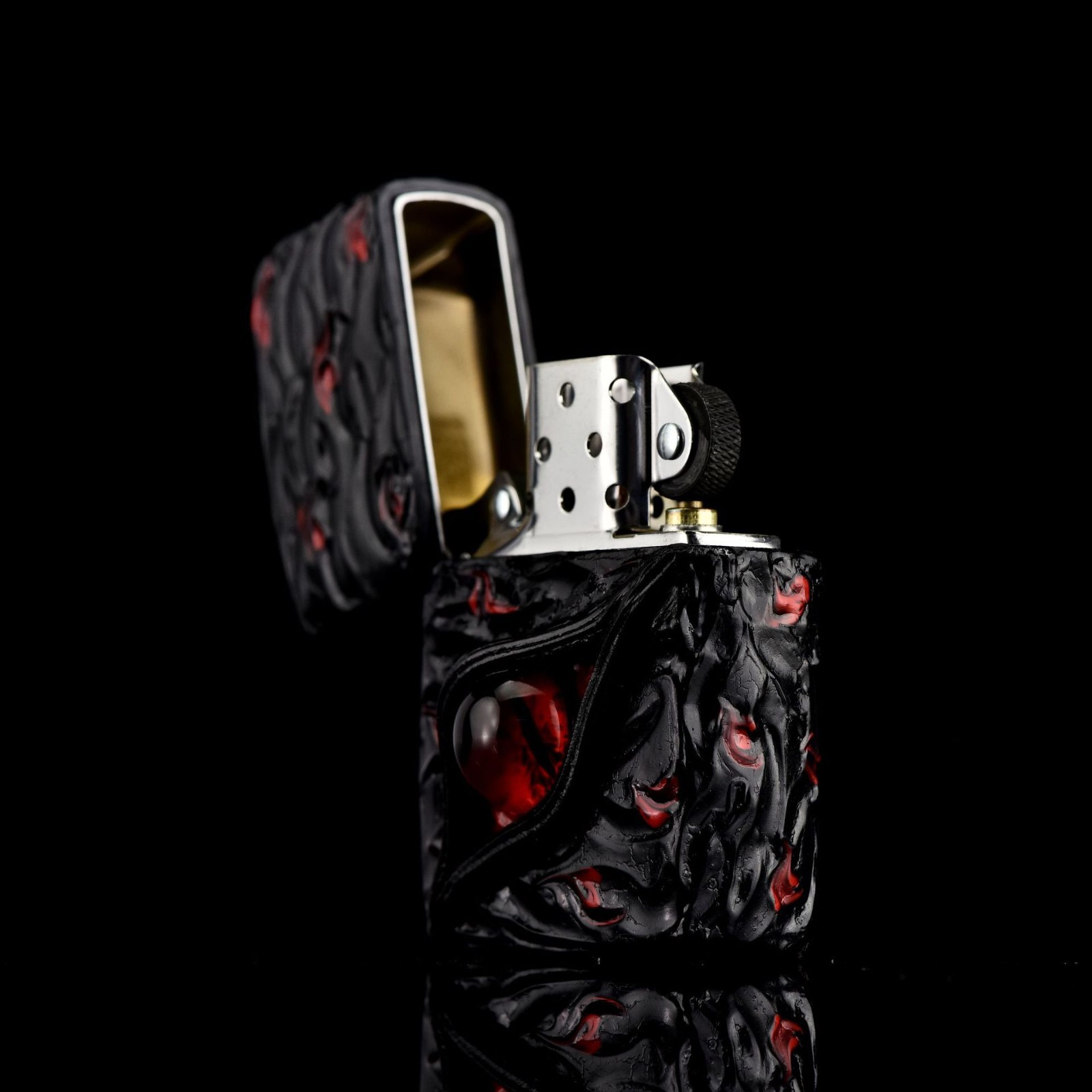 Zippo Glow in the Dark Dragon Eye Red Black 3D Relief Demon Horror Lighter