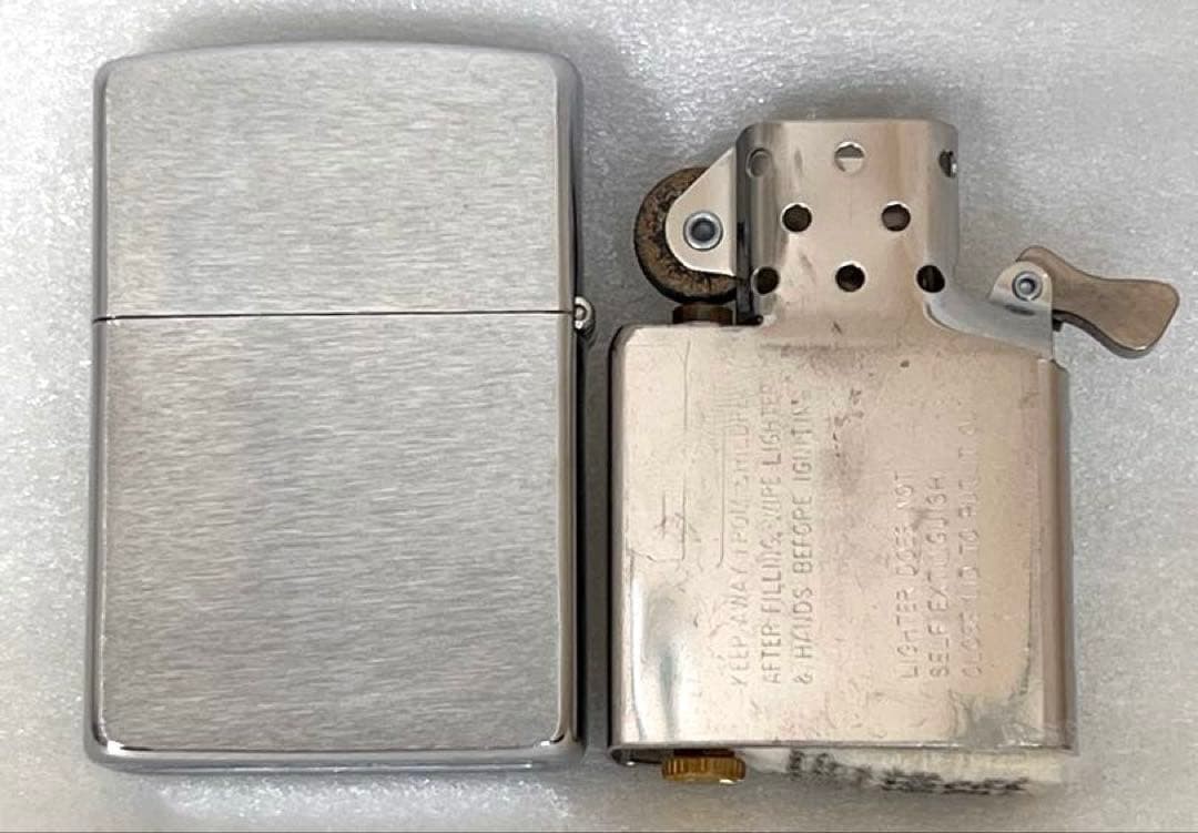 Zippo VAQ-136 US Navy with pin badge