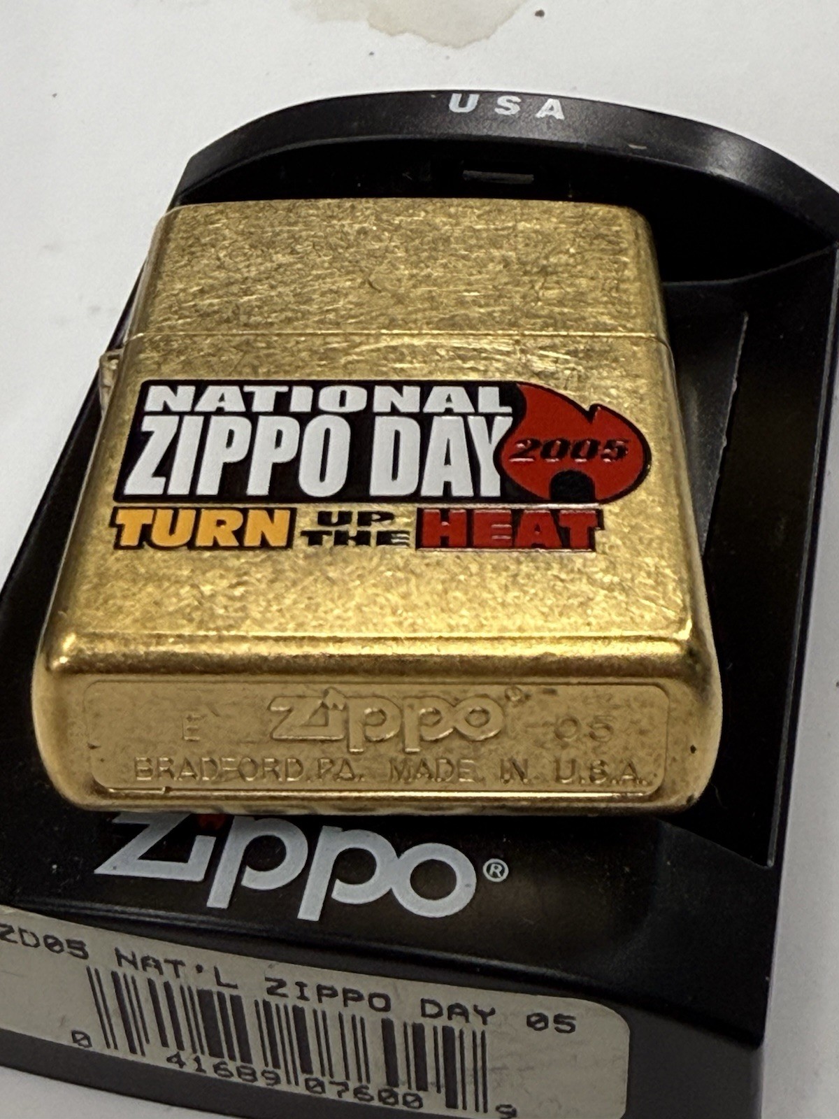 ZIPPO 2005 NATIONAL ZIPPO DAY TURN UP THE HEAT LIGHTER SEALED IN BOX D411