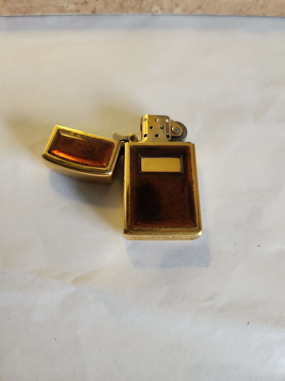ZIPPO GOLDEN TORTOISE SLIM LIGHTER 1977. Needs New Flint Keeps Spinning.
