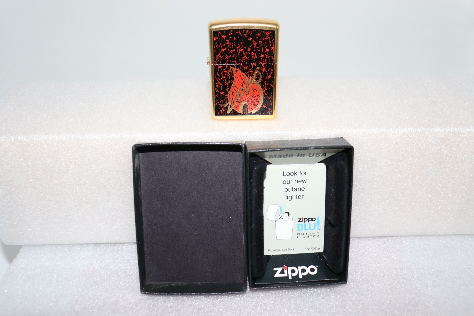 2007 Zippo Retro Flame Gold Dust Street Finish Lighter Sealed in Box