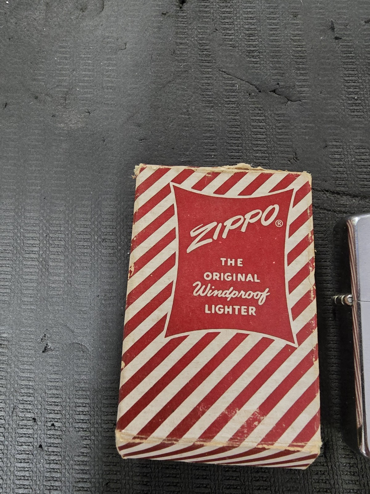 VINTAGE 1950s ZIPPO LIGHTER “ CANDY STRIPE BOX Golfer.