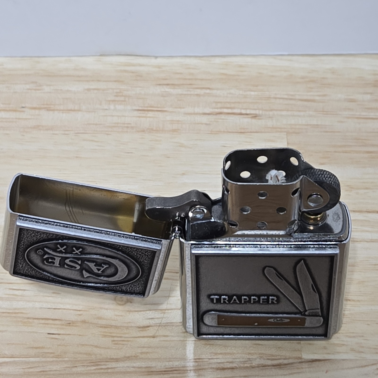 CASE XX KNIFE TRAPPER EMBLEM 155/250 ZIPPO LIGHTER MINT IN BOX 2007