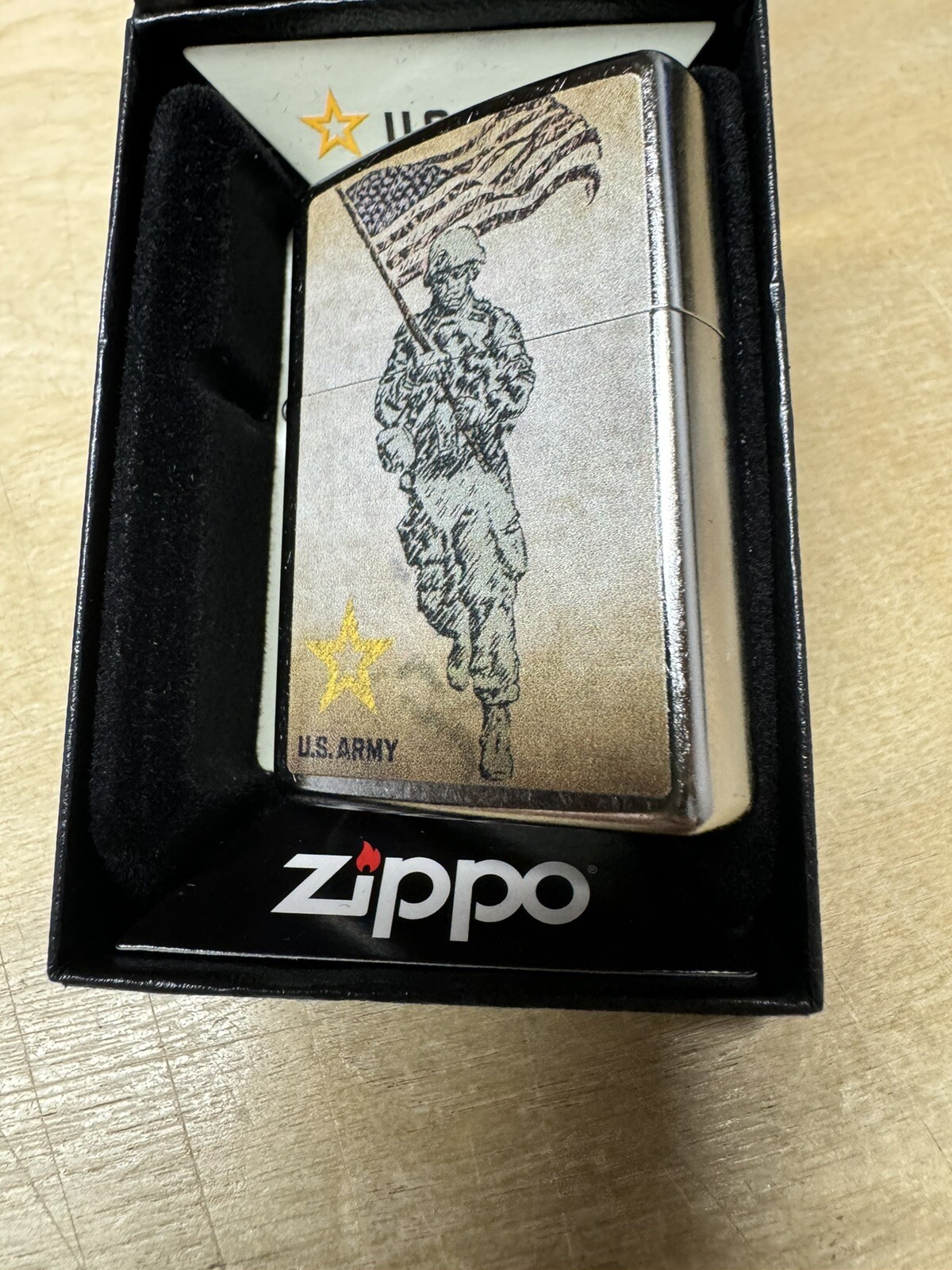 Zippo US Army Soldier with Flag on Silver Lighter – 207 – New