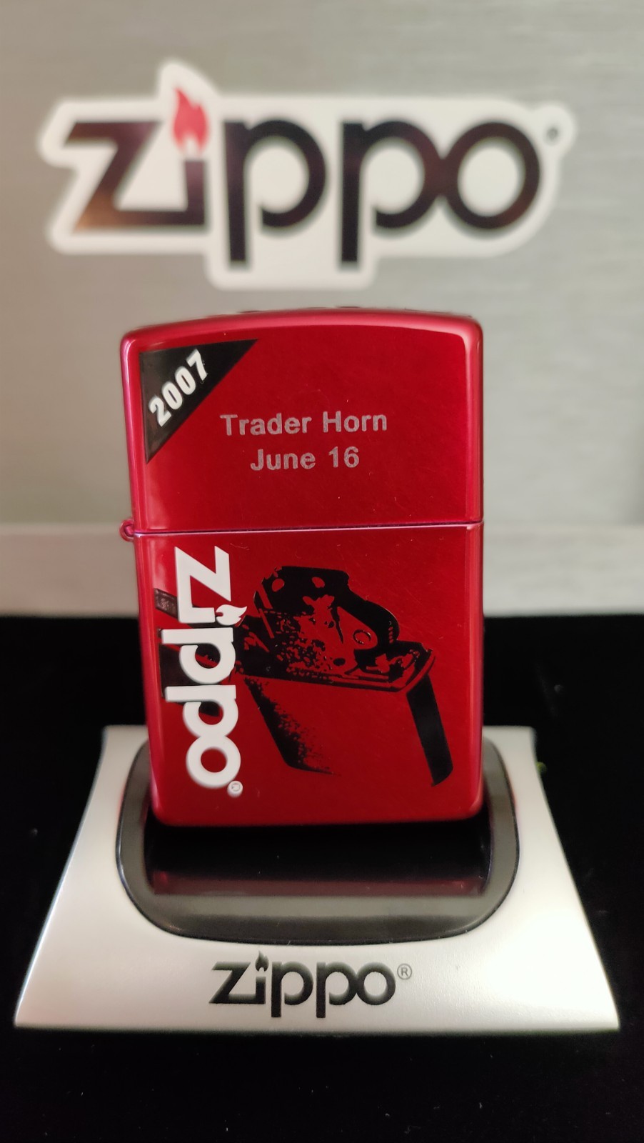 21063 ZIPPO Trader Horn Lighter. Candy Apple Red. B2007 Made. Mint Condition/New