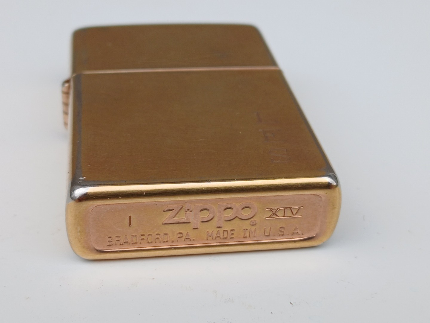 1998 Zippo Gold Tone Engraved LES