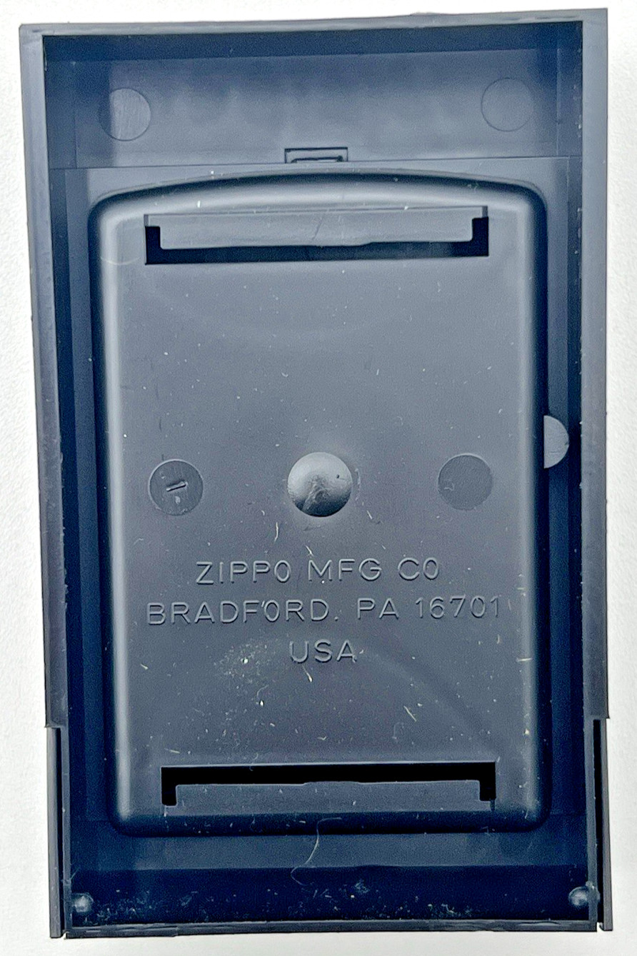ZIPPO DISPLAY HOLDER TIN WITH 10 PLASTIC DISPLAYS & COLLECTORS GUIDE NO LIGHTERS