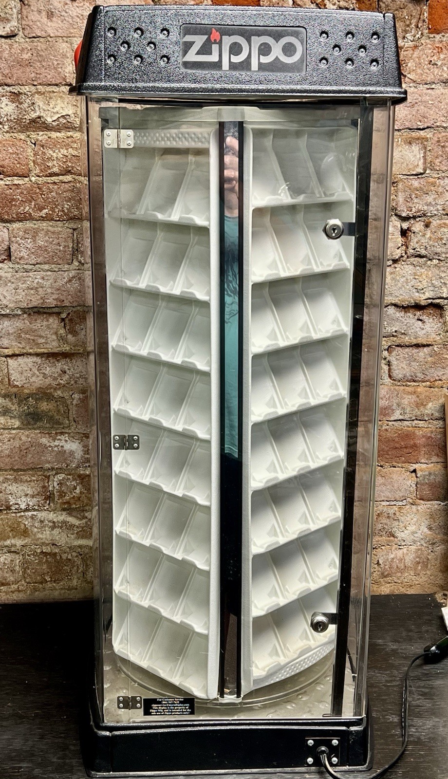 Large Zippo Counter Top Rotating Display Case Lights & Spin 96 Lighters 37x15x15