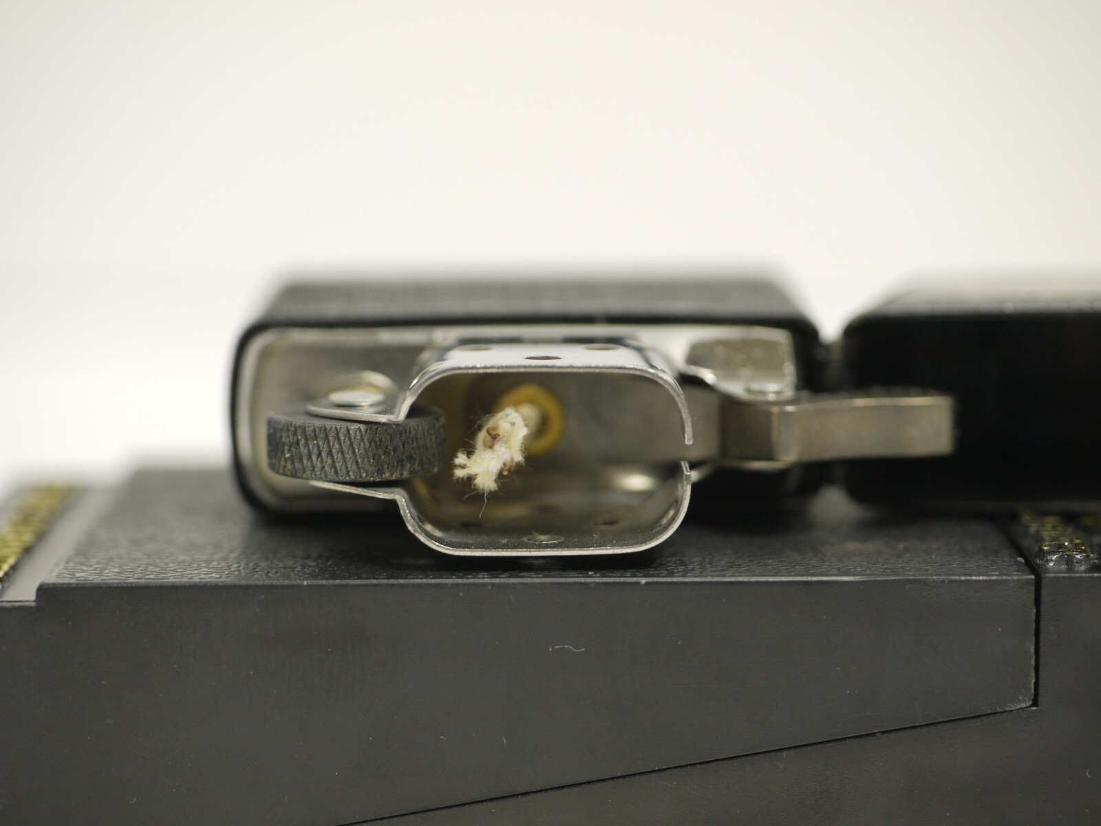 ZIPPO VINTAGE PLASTIC CASE DESIGN, BLACK CRACKLE, VERY RARE JAPAN 05268