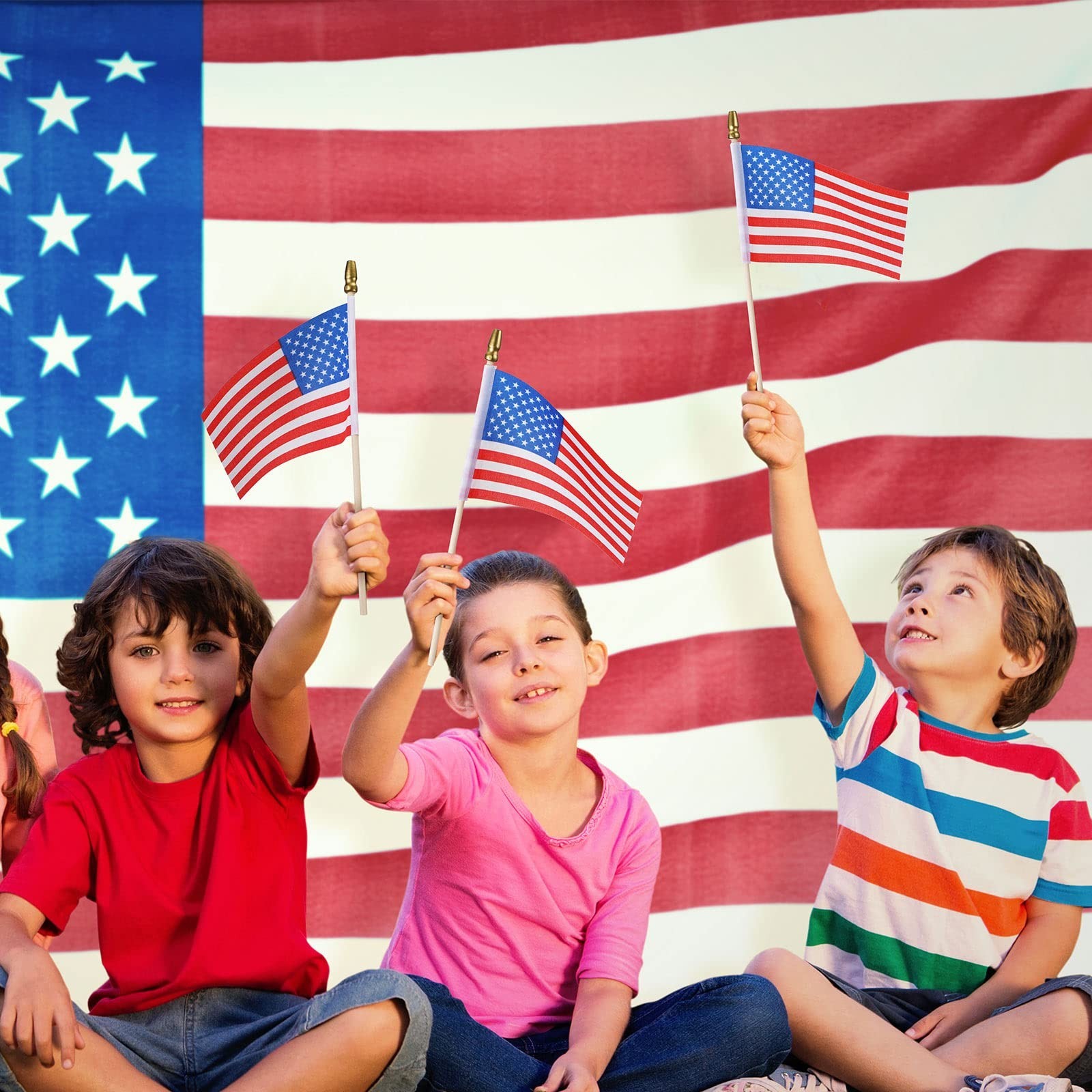 Peryiter 700 Pcs Small American Flags on Stick 4×6″ Mini Handheld USA Flag Po…