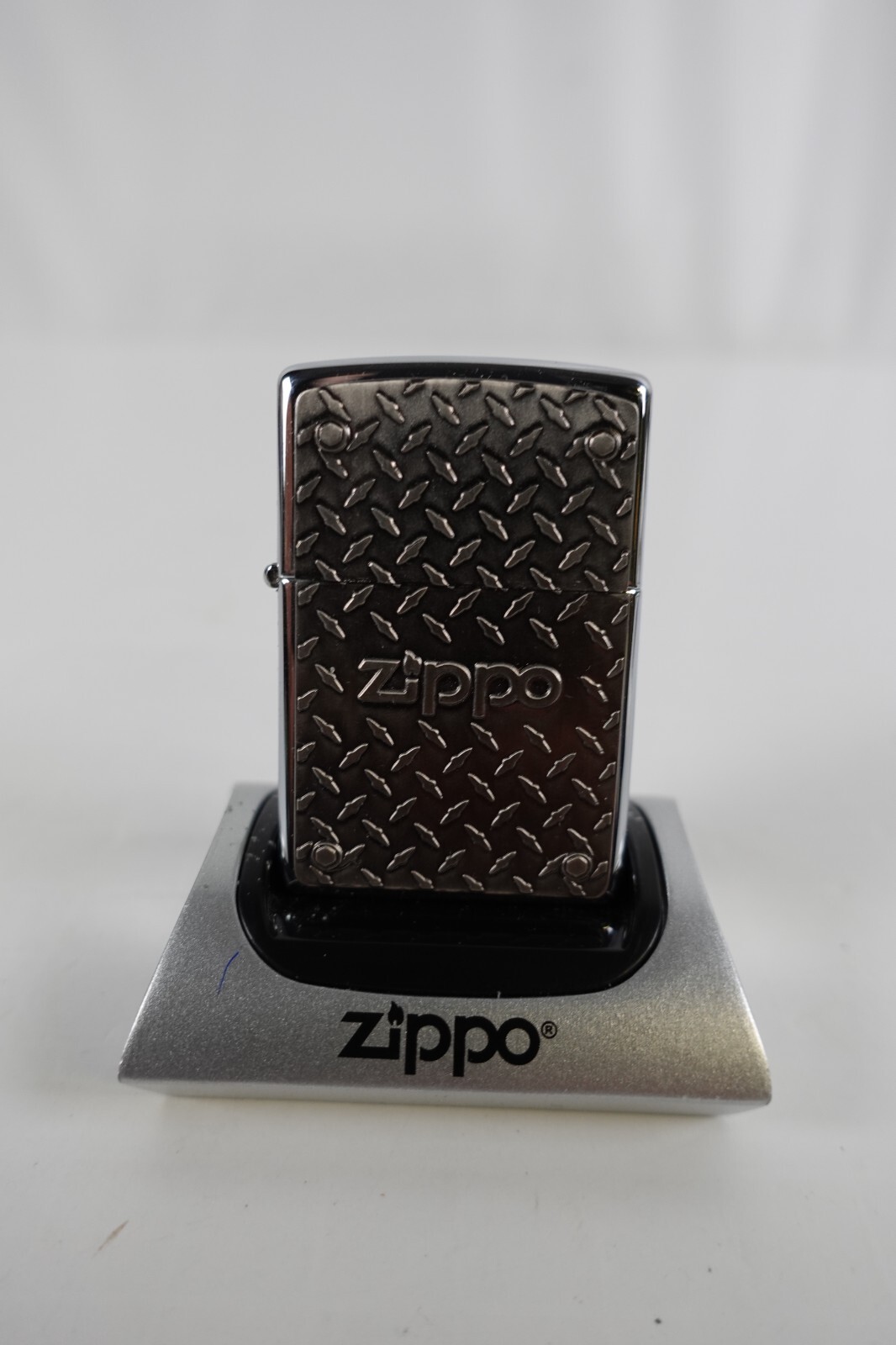 Zippo Spellout Tire Track Logo Textured Zippo Unstruck New Cool