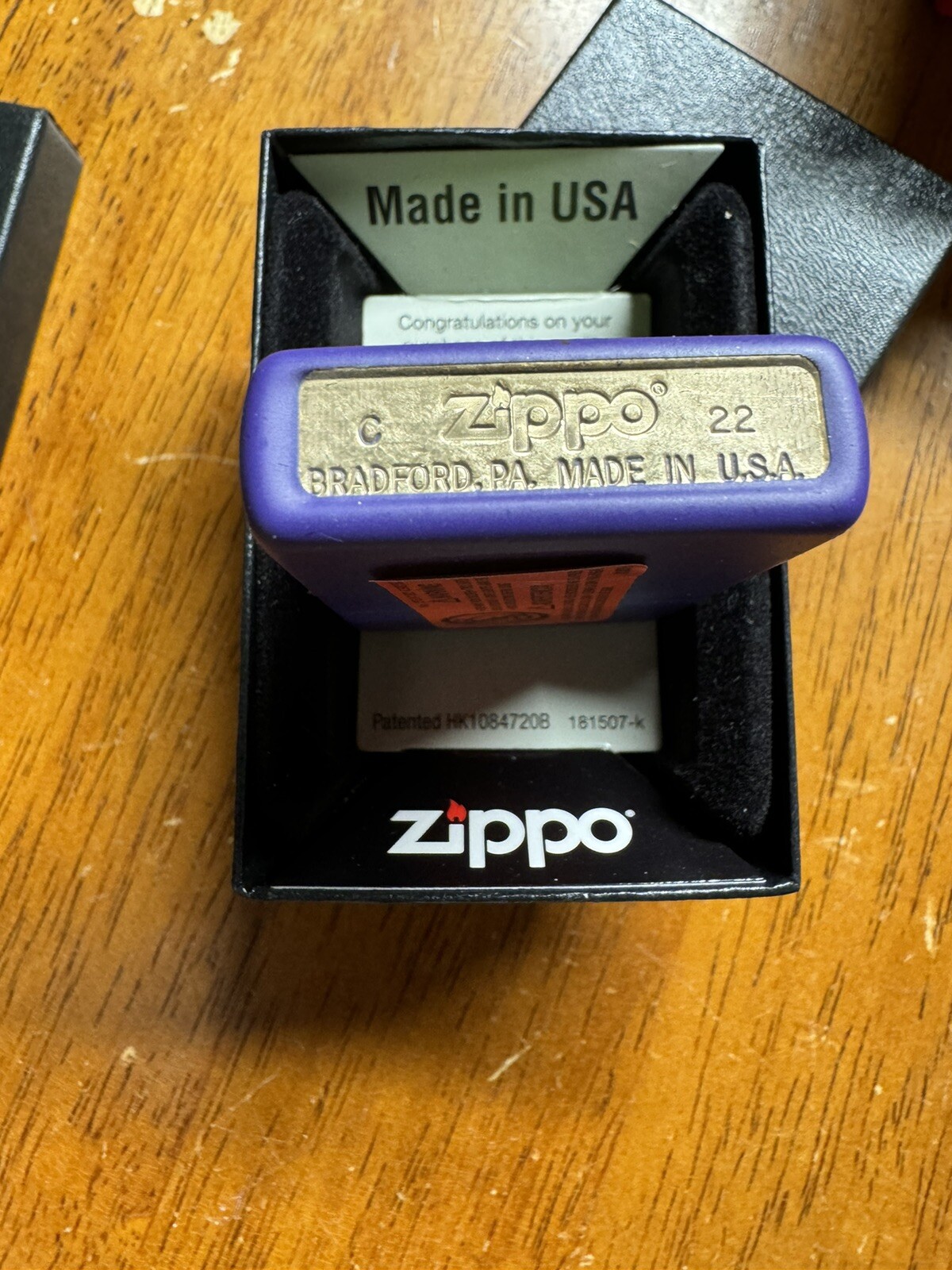 Zippo Cannabis Textured Print on Purple Matte Lighter – 49790 – New