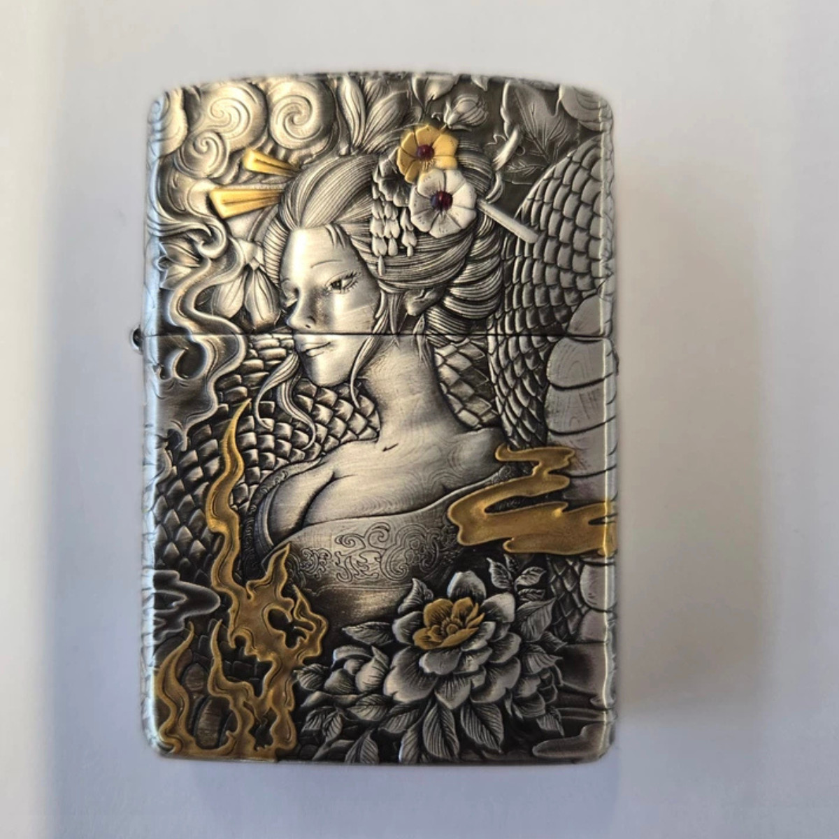 Zippo Armor Custom Lighter Snake & Princess – Smoked Silver Surround Carved
