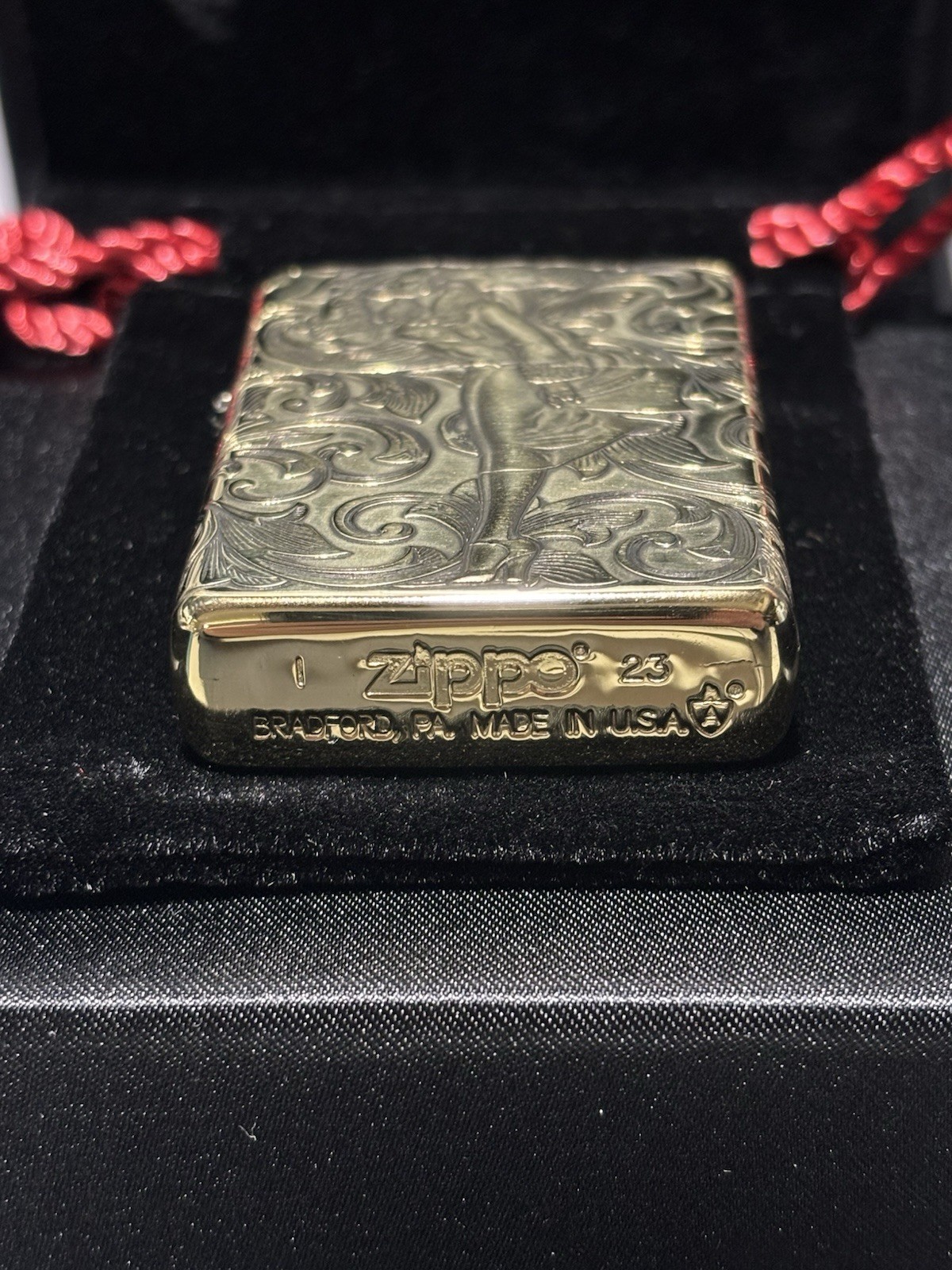 RARE Zippo Armor 4-side 1935 Varga girl Zippo Lighter With Exquisite Zippo Box