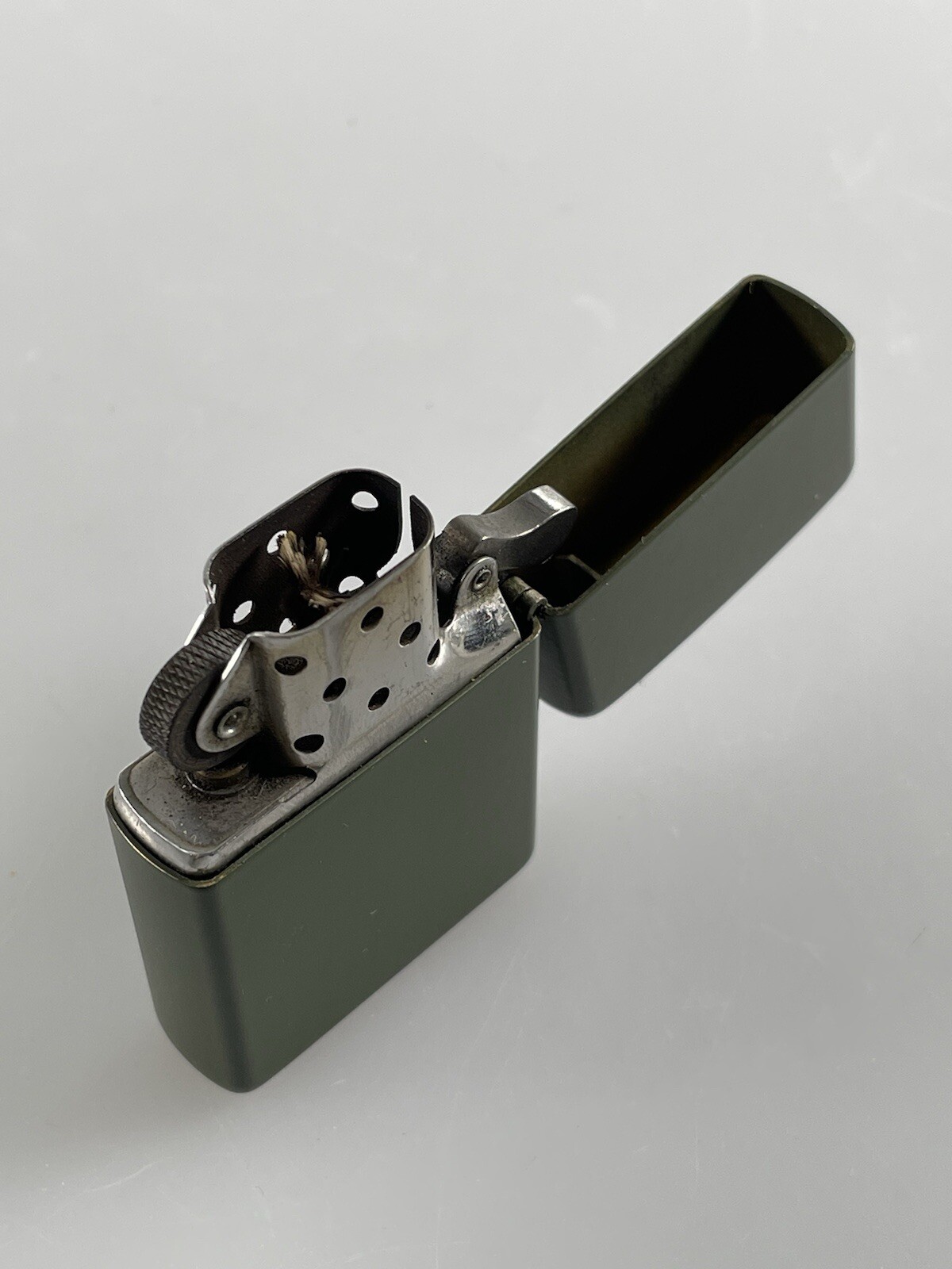 Zippo 221ZL, Classic Green Matte Finish Lighter, Zippo Logo, Full Size