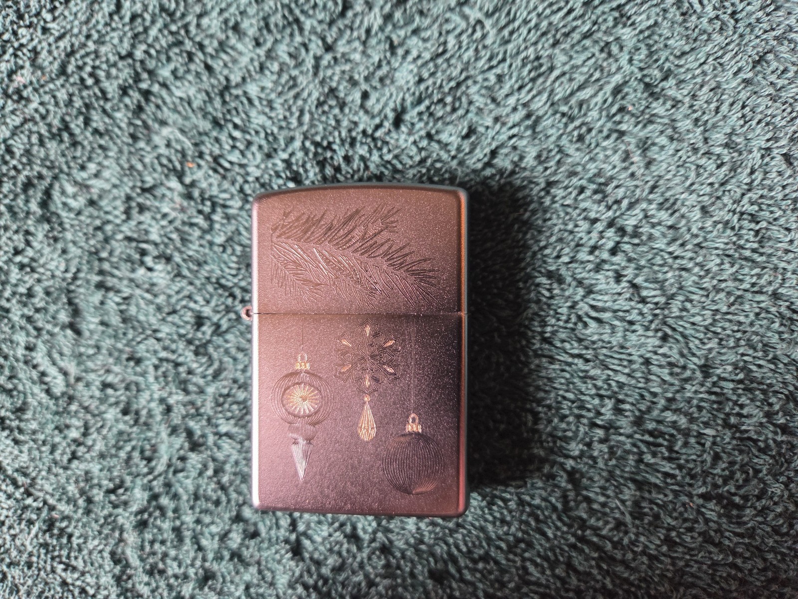 Zippo Ornament Design… Silver and Gold Engraved Lighter… 2017… N.I.B !