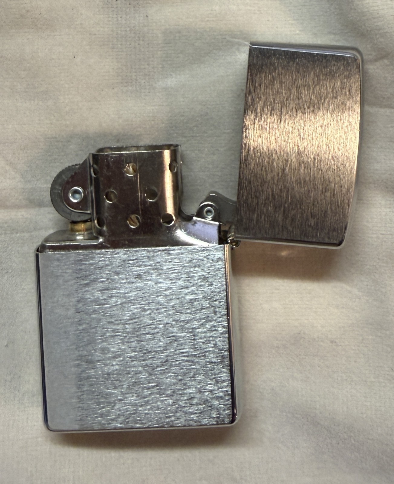 Vintage 1997 Zippo American Embassy LONDON, England, unused.