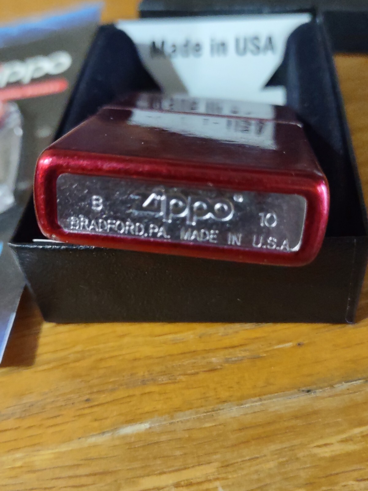 2010 Zippo Windproof Lighter Classic Candy Apple Red w/ 6 Count Flints SEE VIDEO