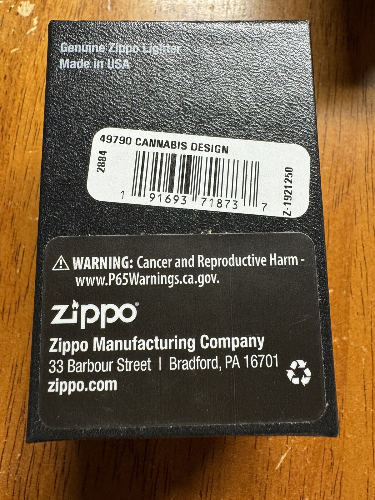 Zippo Cannabis Textured Print on Purple Matte Lighter – 49790 – New