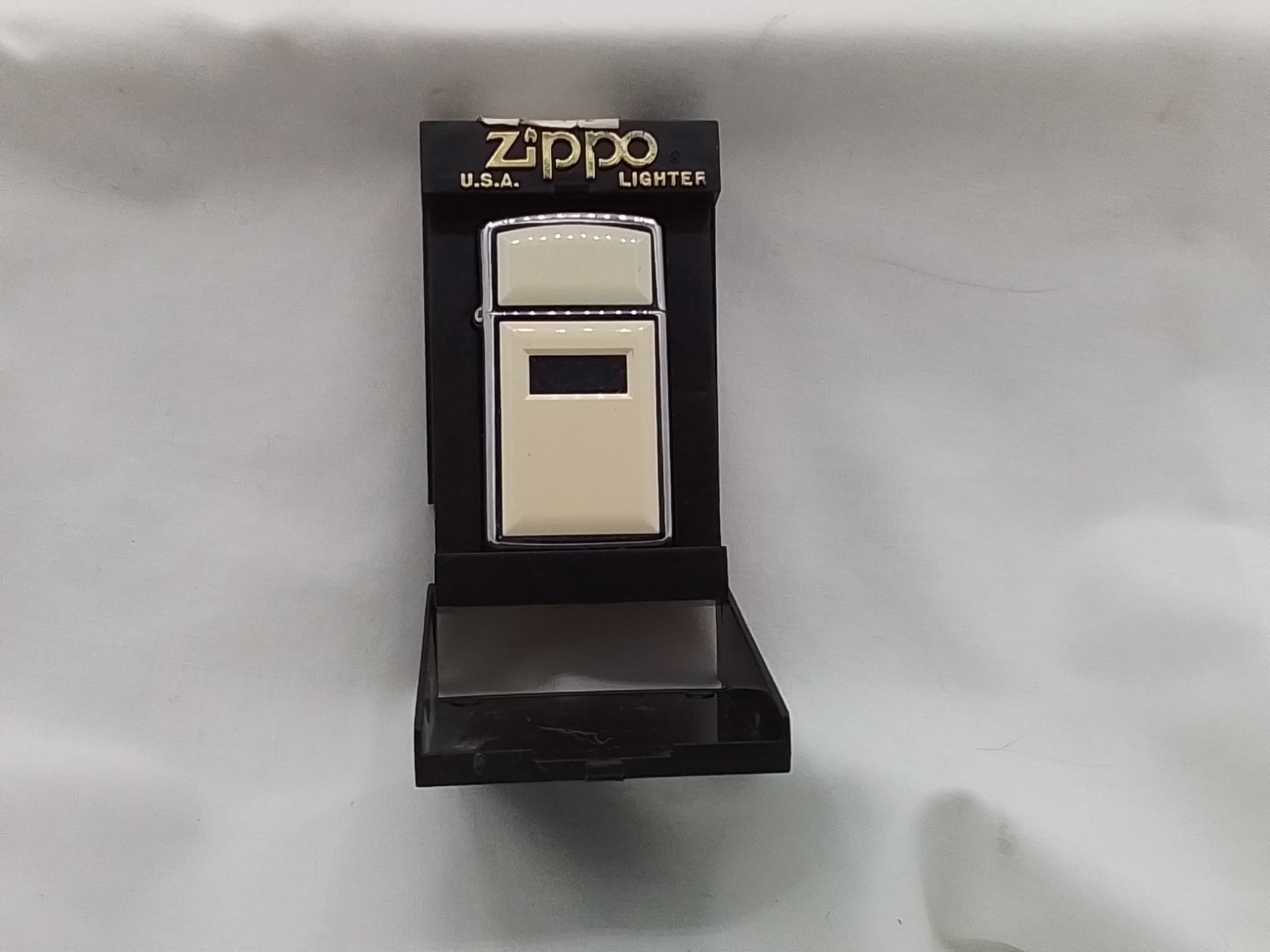 ZIPPO USA LIGHTER NEW VINTAGE NOS ORIGINAL BOX IVORY VINYL CROME SLIM ULTRALITE