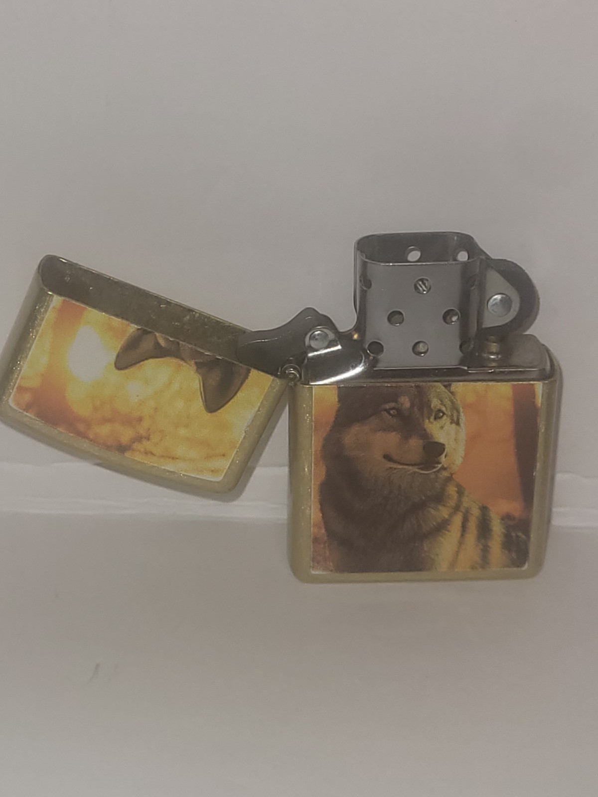 Zippo Wolf Image Design Flip Top Lighter Gold Tone Case – Animals Theme