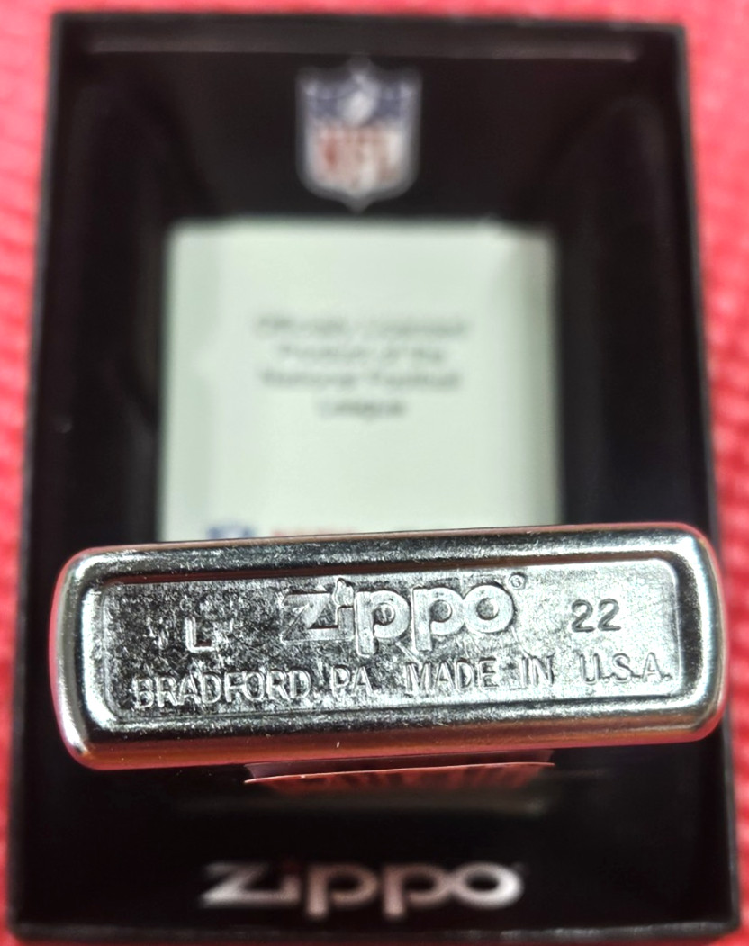 Zippo 48435 NFL Las Vegas Raiders Helmet Logo Silver Lighter New old stock