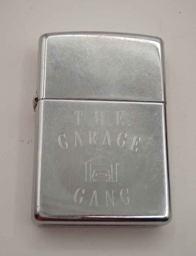 1998 Zippo Lighter with Brown Leather Case Holster Belt Loop „The Garage Gang“