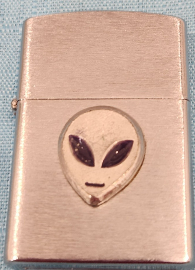 Vintage Metallic Alien Head Emblem Zippo Pocket Lighter 1998 untested