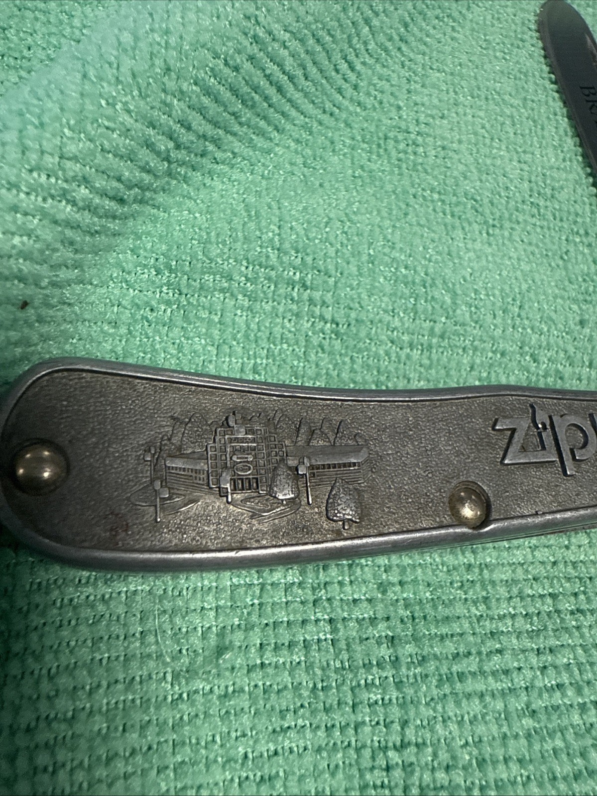 ZIPPO & CASE XX VISITOR’S CENTER 1997 KNIFE Only See Pics – D