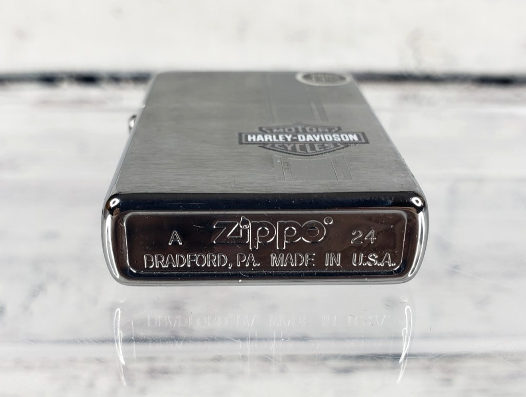 Zippo Harley Davidson Stripe and Logo Gray on Silver Lighter w/Box – 49828 – New