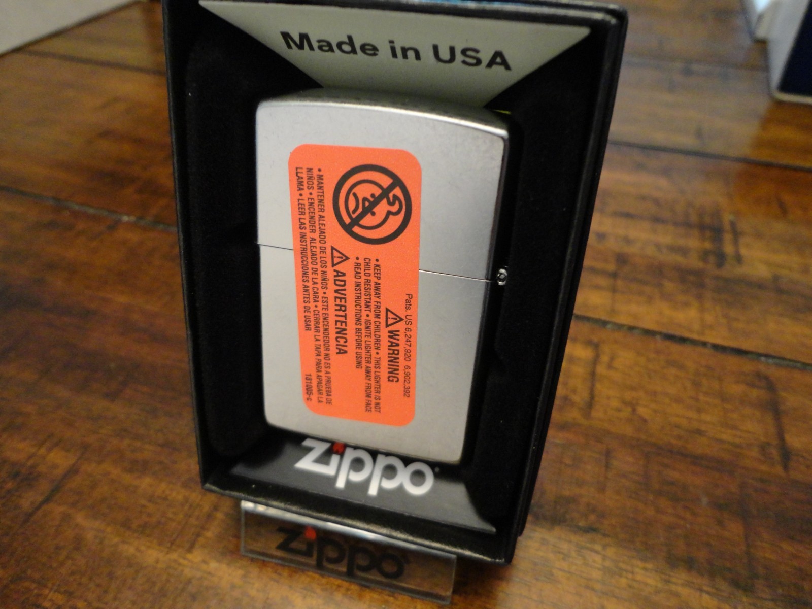 POP ART AMERICAN FLAG PATRIOTIC PAINTED FLAG DESIGN ZIPPO LIGHTER MINT IN BOX