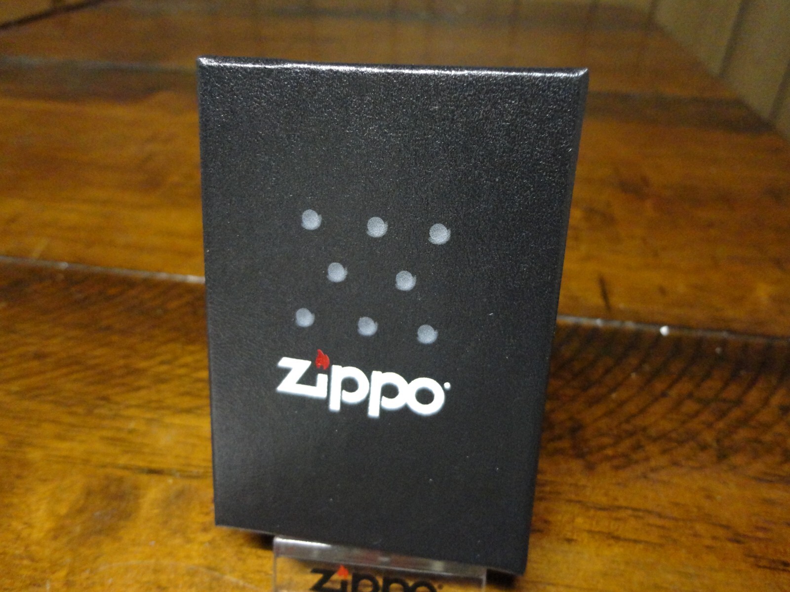 4 ACES PINUP GIRL 8 BALL POKER CASINO ZIPPO LIGHTER MINT IN BOX
