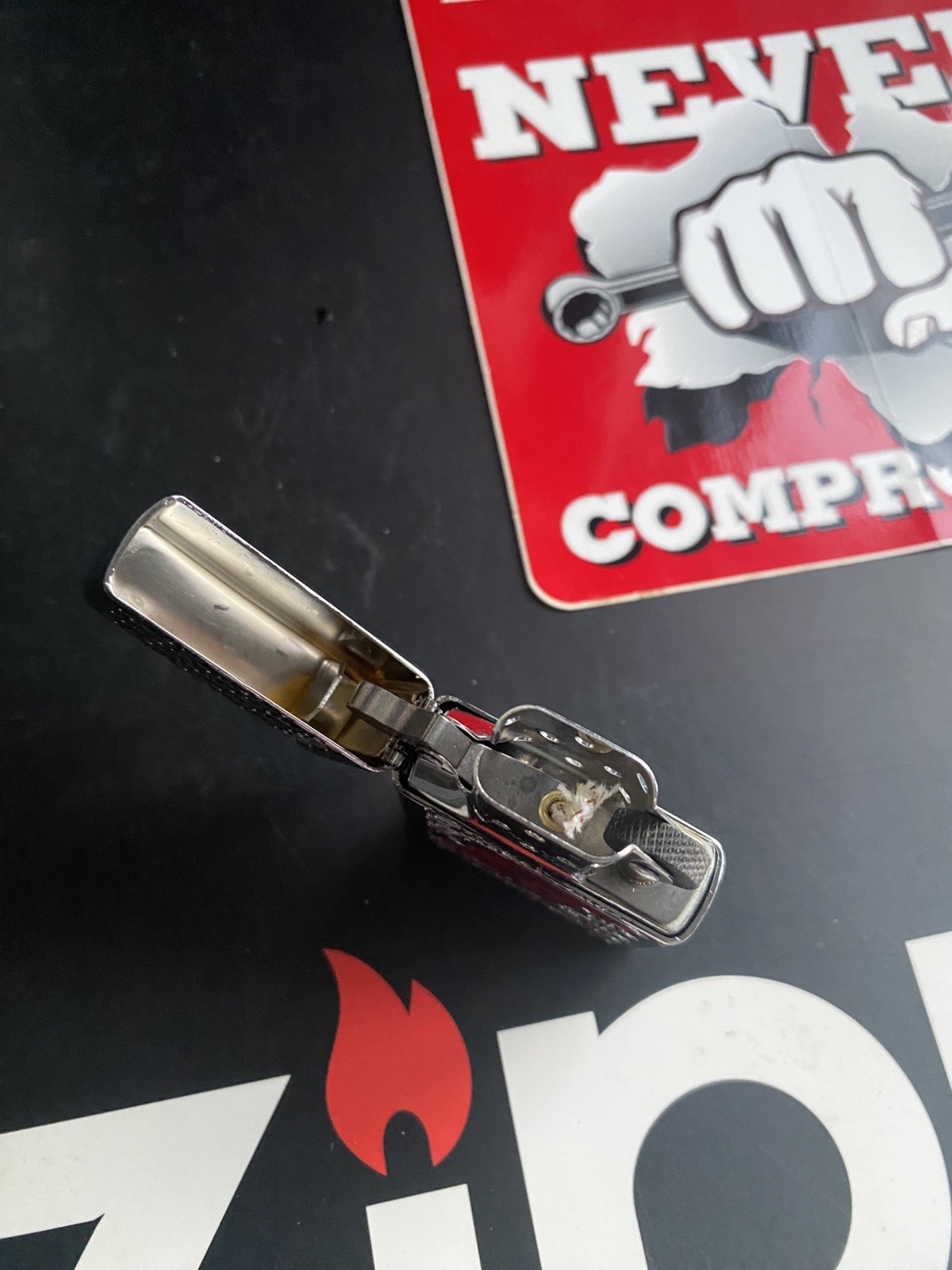 GENUINE SNAP ON 2017 ARMOR ZIPPO .