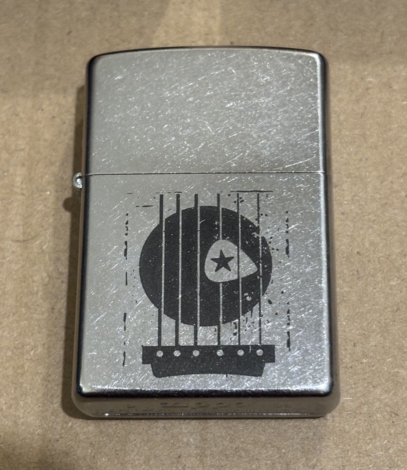 🛍️ 2008 Zippo Lighter – Music/Guitar Star Design – w/ Box, Paperwork