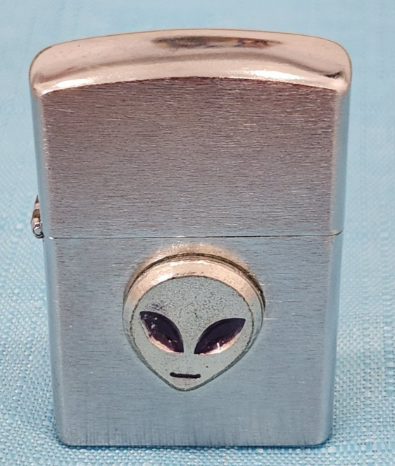 Vintage Metallic Alien Head Emblem Zippo Pocket Lighter 1998 untested