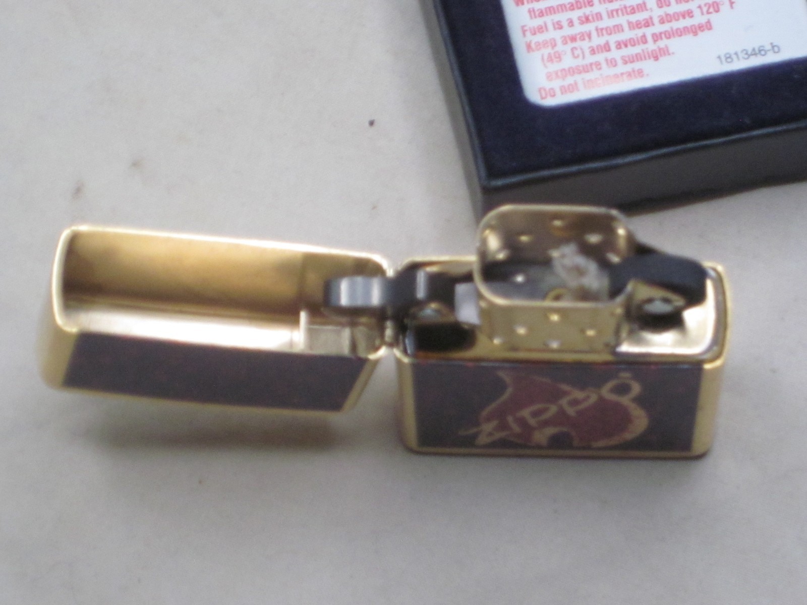 Genuine Zippo Lighter 24193 Retro Flame Gold Dust 2007 unlit w/ box