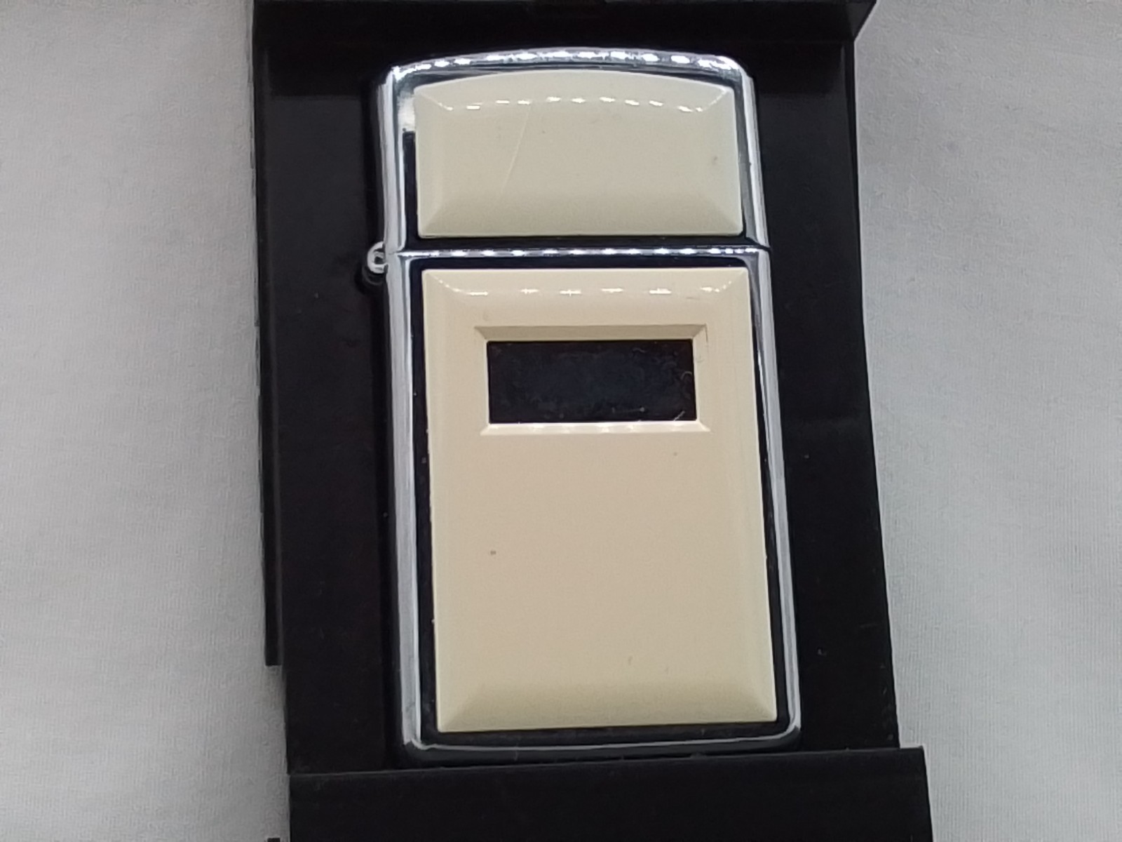 ZIPPO USA LIGHTER NEW VINTAGE NOS ORIGINAL BOX IVORY VINYL CROME SLIM ULTRALITE