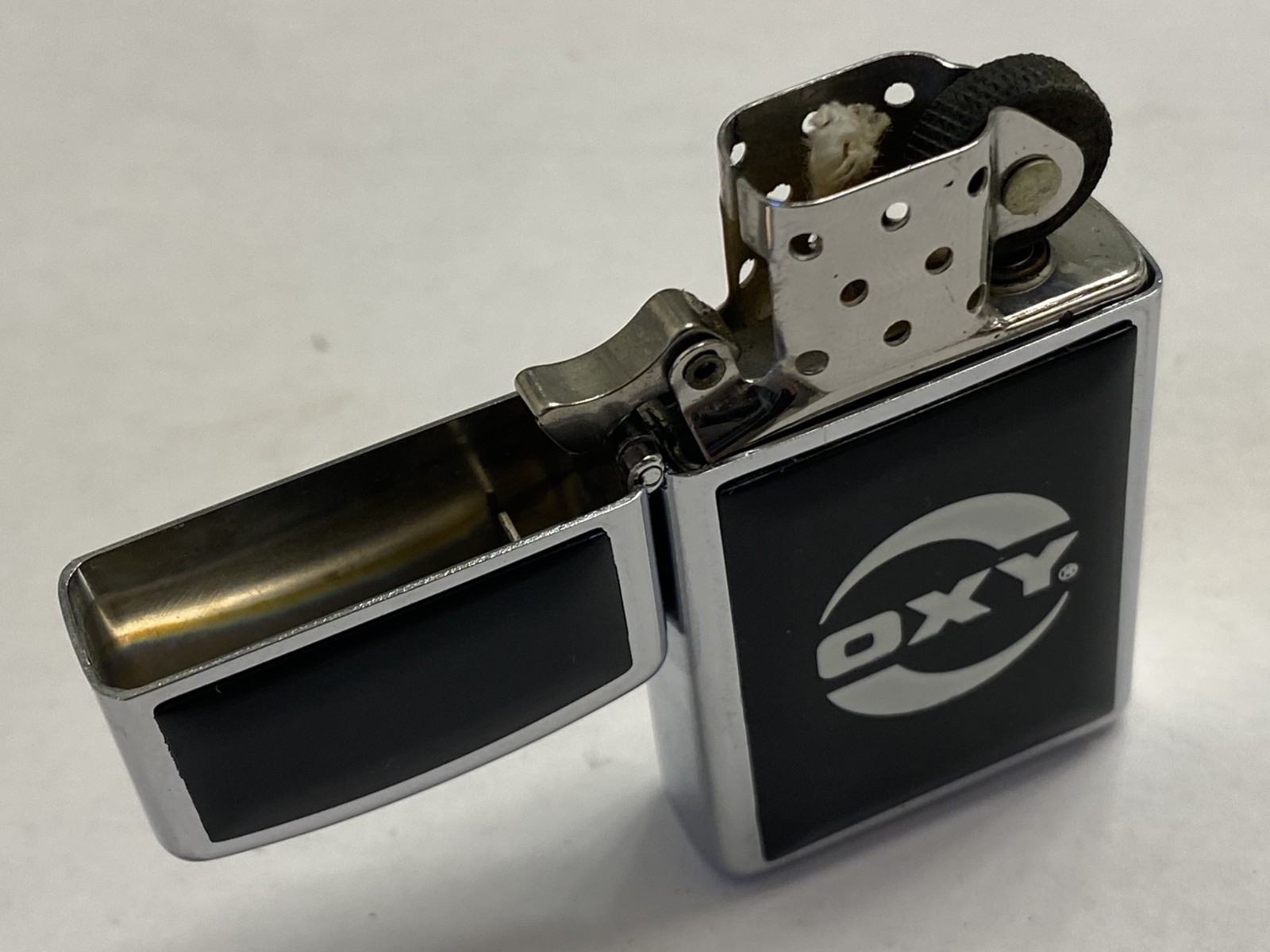Vintage 1983 Oxy Occidental Petroleum Corporation Slim Ultralite Zippo Lighter