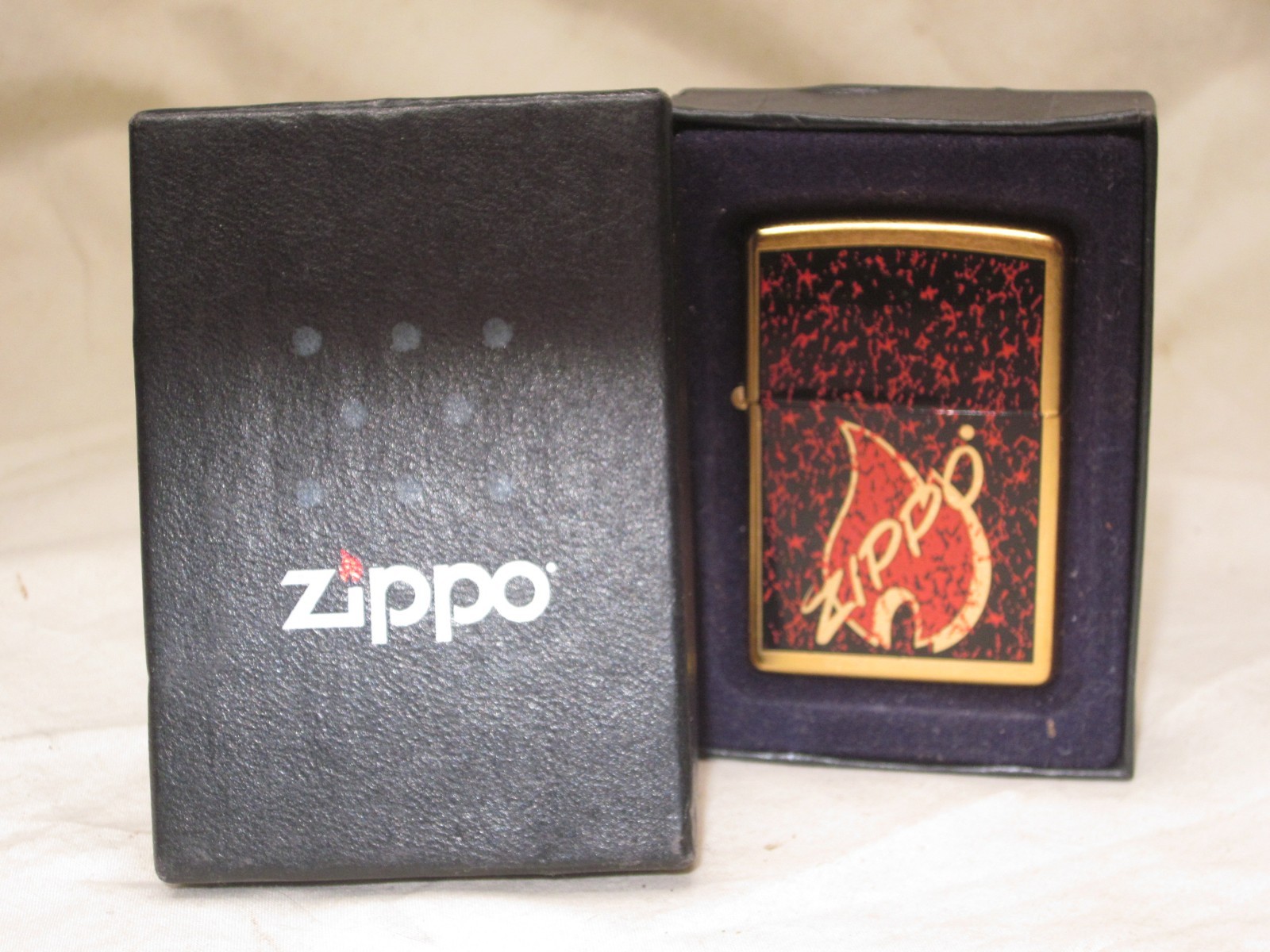 Genuine Zippo Lighter 24193 Retro Flame Gold Dust 2007 unlit w/ box