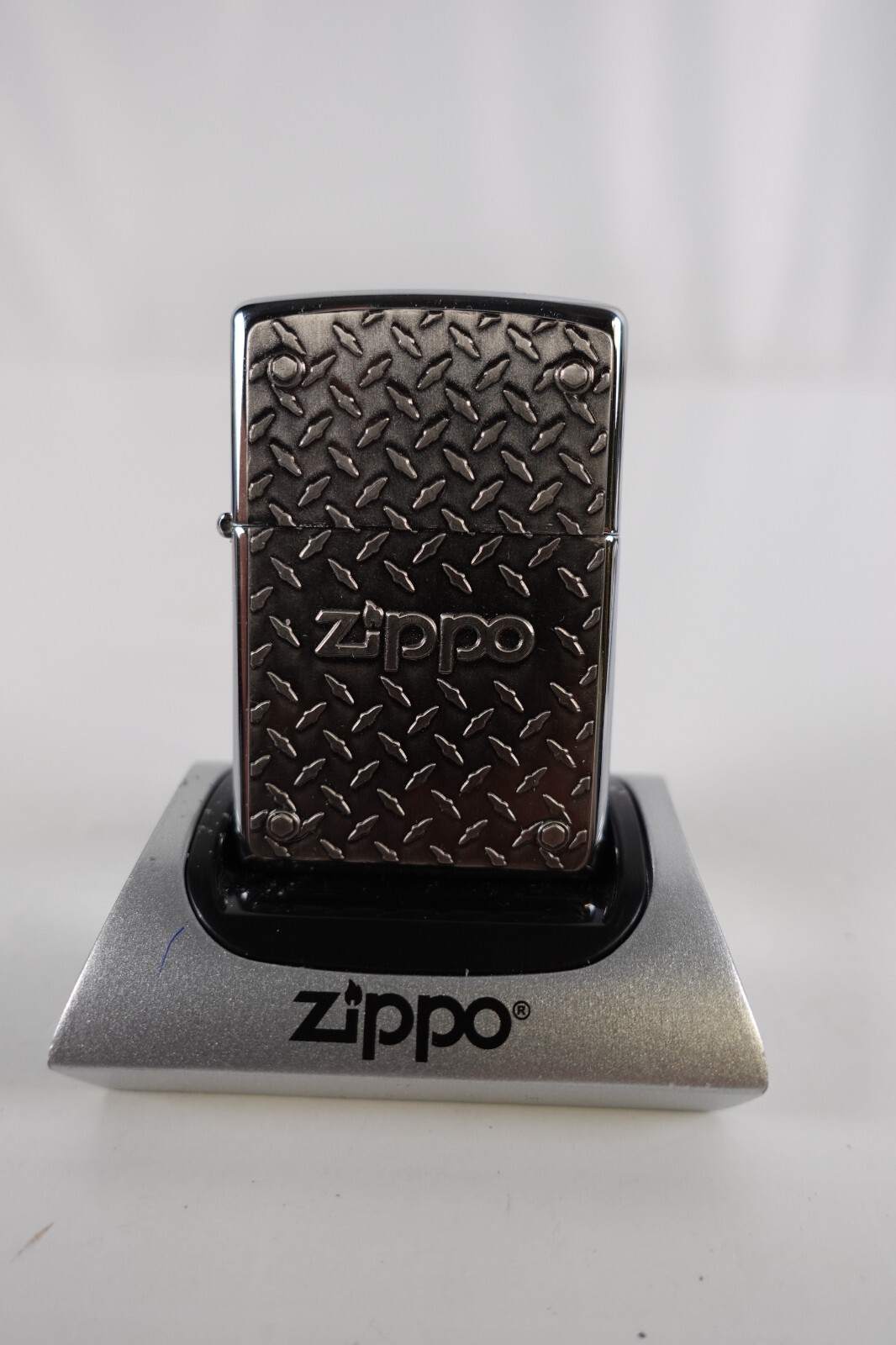 Zippo Spellout Tire Track Logo Textured Zippo Unstruck New Cool