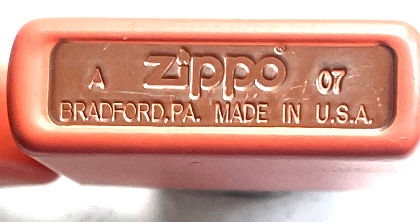 EXCELLENT VINTAGE ZIPPO MAT ORANGE CLAD CIGARETTE LIGHTER MARKED A 07