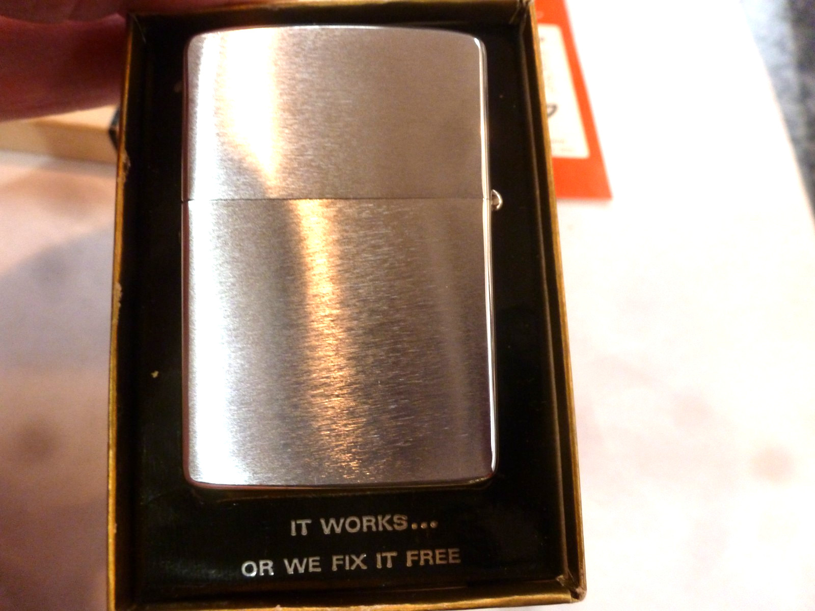 1974 ZIPPO GENERAL ELECTRIC „SOS OUR 1974 CHALLENGE“ LIGHTER MIB MINT IN BOX