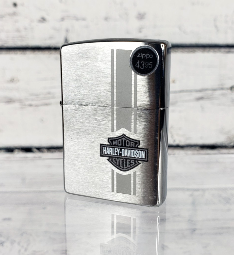 Zippo Harley Davidson Stripe and Logo Gray on Silver Lighter w/Box – 49828 – New