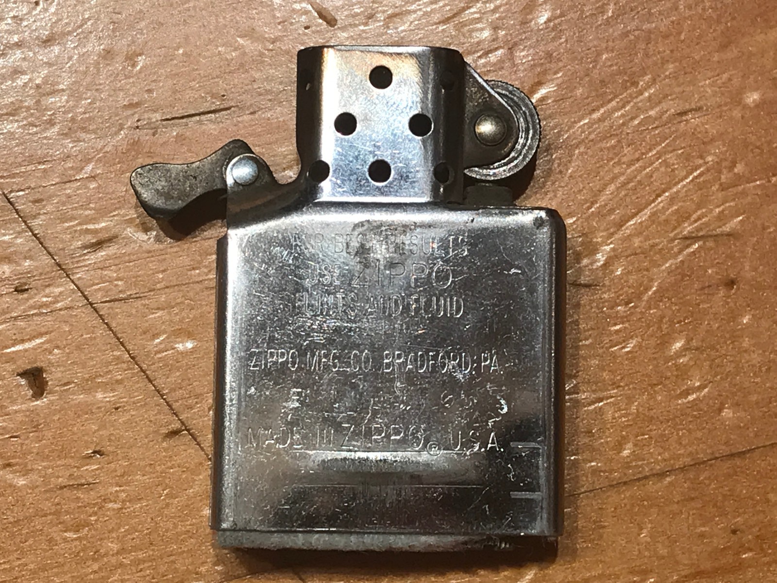 CLASSIC GOLD TONE ZIPPO LIGHTER MADE IN BRADFORD,PA. U.S.A. THE CODE IS D 05