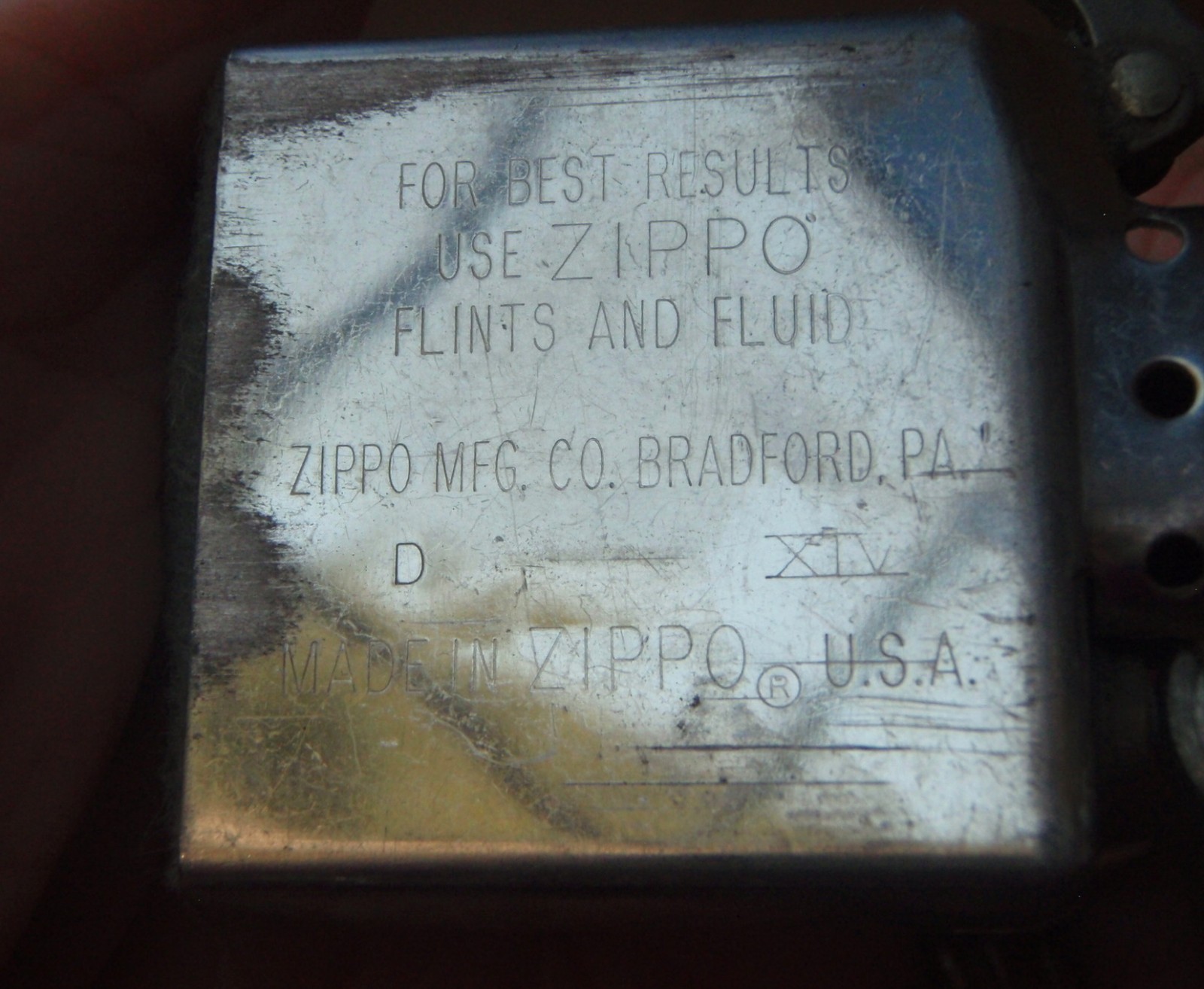 1998 Zippo Lighter with Brown Leather Case Holster Belt Loop „The Garage Gang“